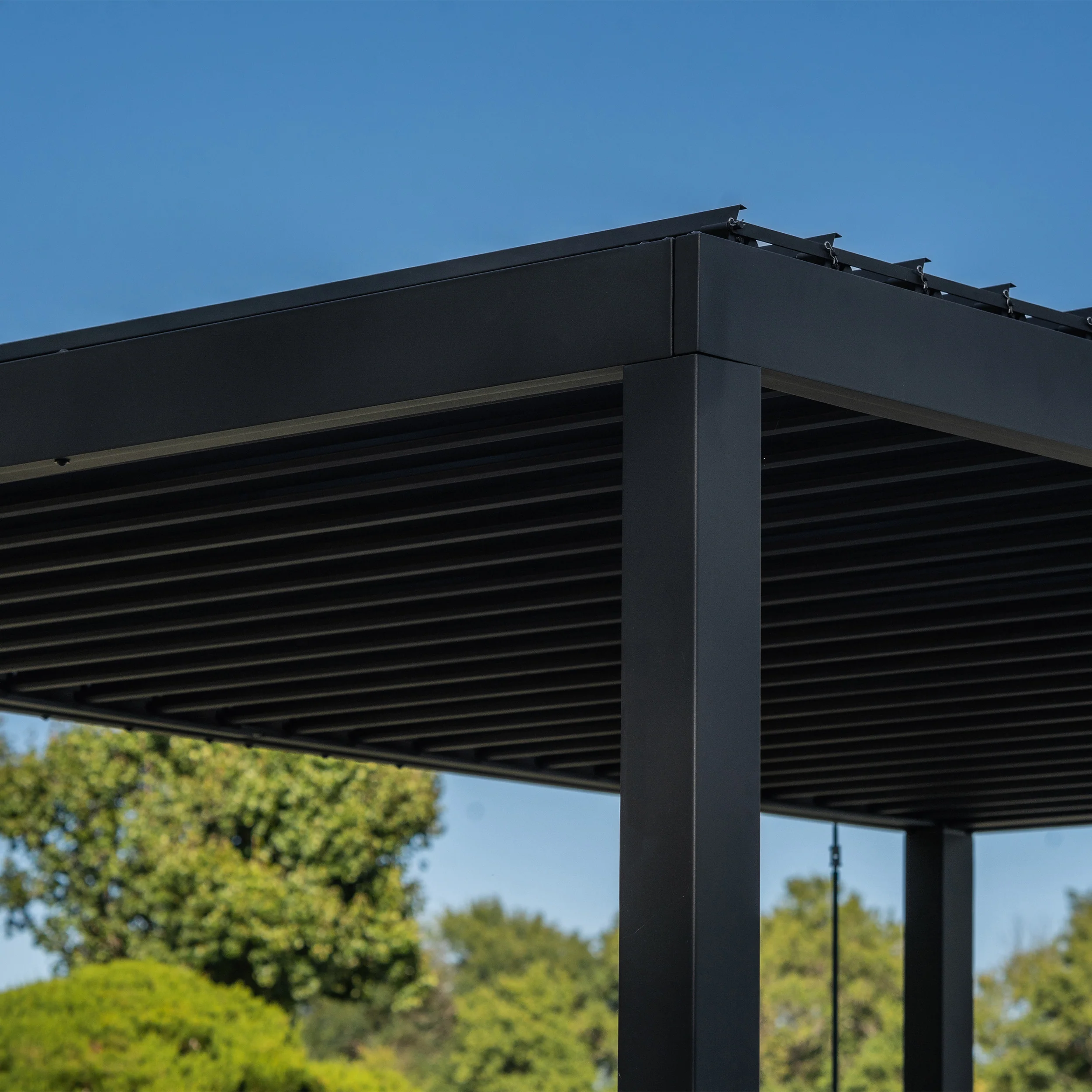3.6m x 3.0m (12ft x 10ft) Sarasota Steel Louvered Pergola - Image 11