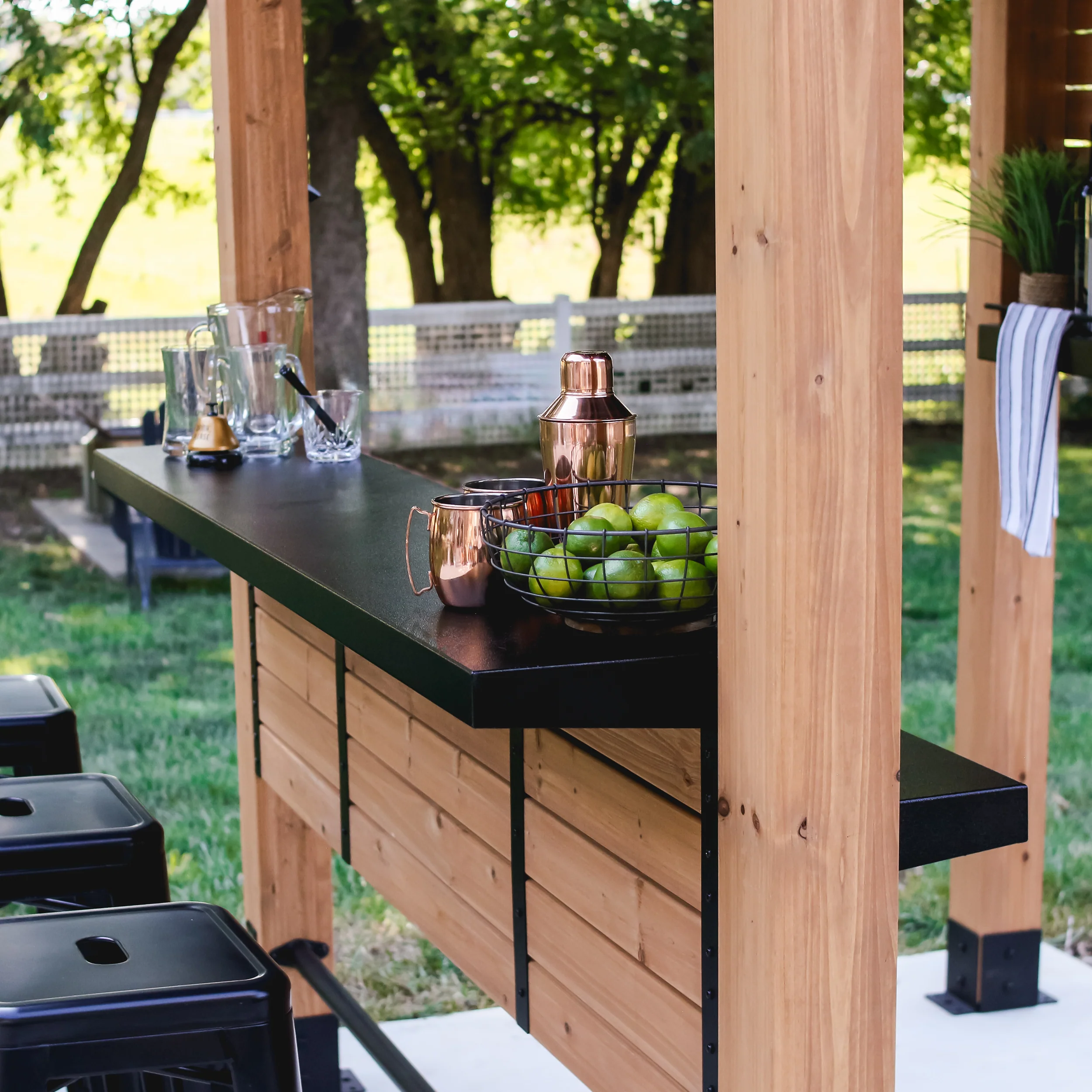 2.6m x 1.9m (8ft x 6ft) Cedar Springs Outdoor Bar - Image 7